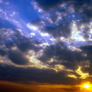 En plus du paysage, un objectif grand angle permet de mettre en valeur le ciel et les nuages.