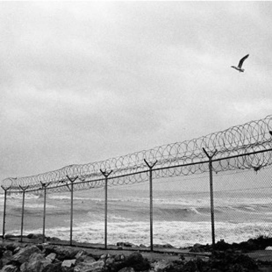 Découvrez un extrait de la série de photographies d'Arno Brignon "Fin d'Europe à Ceuta".